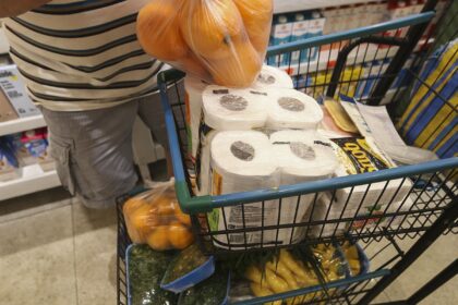 inflacao-desacelera-e-fecha-abril-em-0,67%,-pressionada-por-alimentos