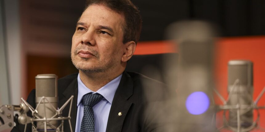 “vamos-tirar-de-presidio-a-marca-de-escritorio-do-crime,-diz-ministro