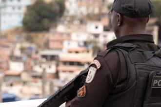 cinco-pessoas-morrem-em-operacao-contra-o-trafico-de-drogas-no-rio