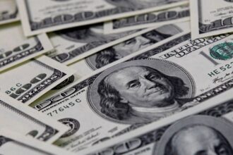 bolsa-cai-2,22%,-e-dolar-volta-a-subir-acima-de-r$-5,06