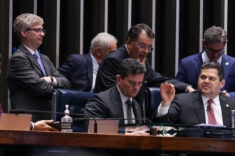 senado-aprova-uso-do-fundo-do-pre-sal-para-dividas-do-agro