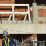 construcao-empregou-2,5-milhoes-e-pagou-media-de-2,1-salarios-minimos