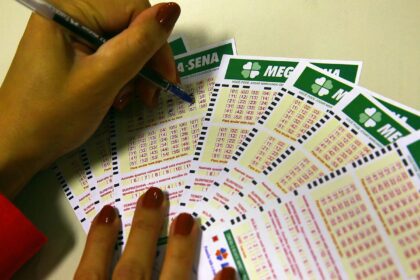 mega-sena-acumula-e-premio-principal-vai-para-r$-12-milhoes