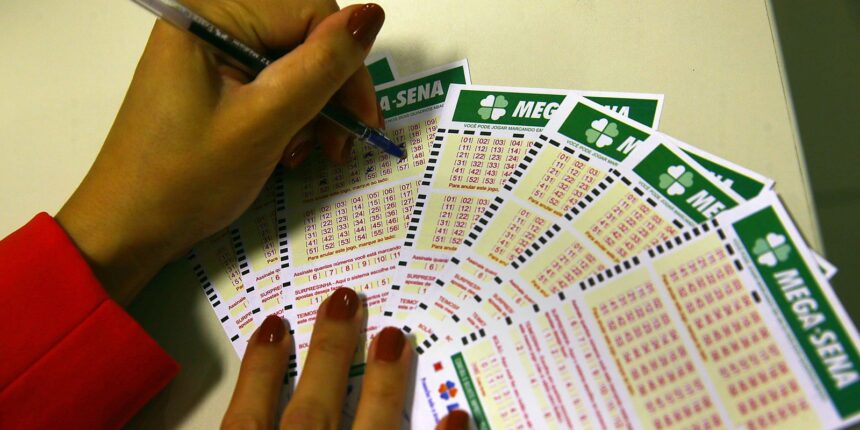 mega-sena-acumula-e-premio-principal-vai-para-r$-12-milhoes
