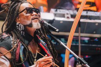 uniao-da-orquestra-ouro-preto-com-carlinhos-brown-traz-criacao-inedita
