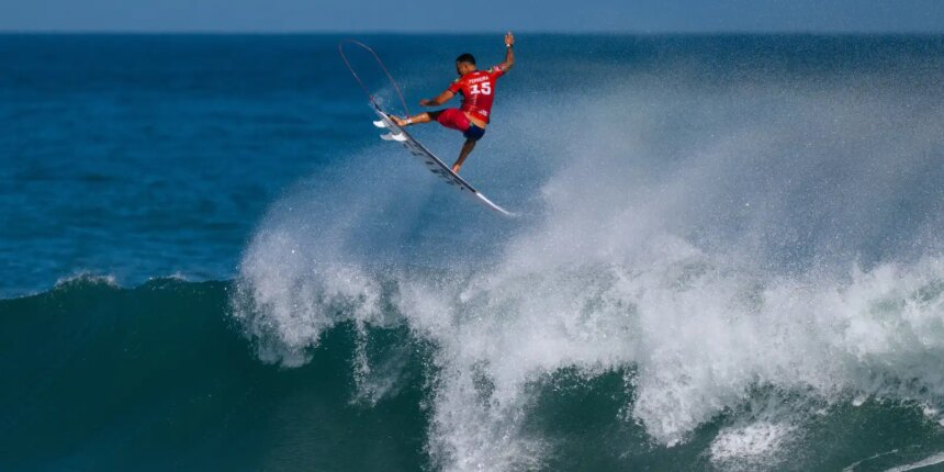 com-4-surfistas,-brasil-segue-na-briga-pela-etapa-de-saquarema