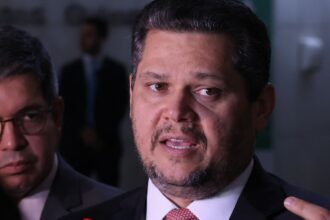 alcolumbre-mantem-pec-6×1-travada-em-semana-esvaziada-no-senado