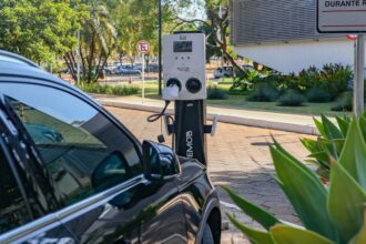 governo-mantem-elevacao-de-tarifas-a-carro-eletrico-e-renova-cota-zero