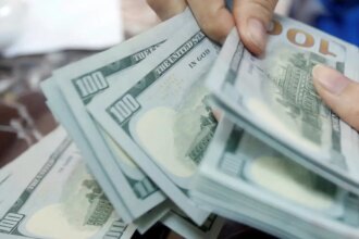 dolar-sobe-a-r$-5,20-e-volta-a-atingir-maior-valor-em-tres-meses