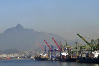 brasil-avalia-que-tarifaco-dos-eua-foi-politizado-mirando-eleicoes