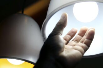 bandeira-tarifaria-das-contas-de-luz-segue-amarela-em-julho