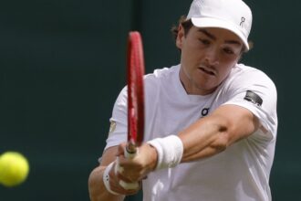 joao-fonseca-estreia-em-wimbledon-com-3-a-0-sobre-bautista-agut