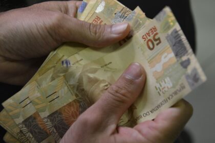 caixa-paga-bolsa-familia-a-beneficiarios-com-nis-de-final-9