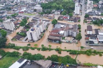 frente-fria-oscila-sobre-sc-e-traz-risco-de-temporais-e-enxurradas