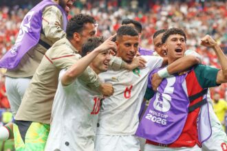 ounahi-brilha-com-dois-gols,-marrocos-bate-canada-e-vai-as-quartas