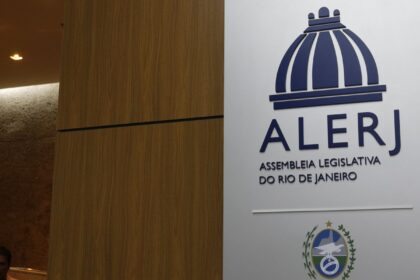 deputados-do-rj-aprovam-tornozeleira-rosa-para-agressores-de-mulheres