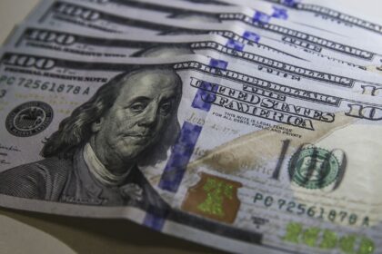 dolar-fica-estavel-em-r$-5,08,-mas-cai-0,58%-na-semana