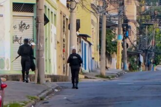 pm-do-rj-prende-13-em-acao-contra-comando-vermelho;-4-morreram