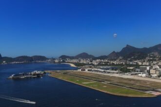 aviao-derrapa-no-santos-dumont-e-voos-sao-cancelados