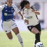 corinthians-vence-cruzeiro-e-fica-a-um-empate-das-semifinais