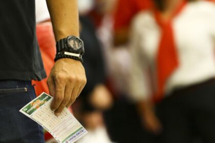 mega-sena-acumula-para-r$-48-milhoes;-confira-os-numeros-sorteados