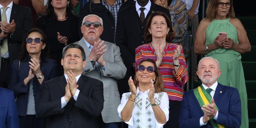 comeca-o-desfile-civico-militar-do-dia-da-independencia-em-brasilia