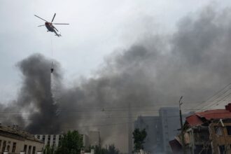 russia-ataca-kiev-apos-breve-pausa-para-visita-de-enviados-dos-eua