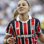 sao-paulo-vence-o-corinthians,-faz-historia-e-fica-perto-do-titulo