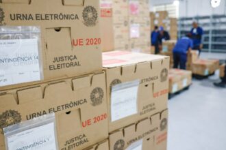 tribunais-distribuem-urnas-e-preparam-secoes-para-eleicao
