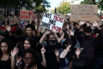 alunos-e-professores-protestam-na-franca-no-maior-dia-de-mobilizacao