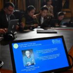 belga-que-descobriu-menor-particula-do-universo-recebe-nobel-de-fisica