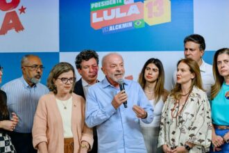 lula-celebra-avanco-do-fim-da-6×1-e-defende-investimento-publico