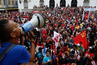 estudantes-fazem-atos-pelo-pais-em-apoio-a-lula